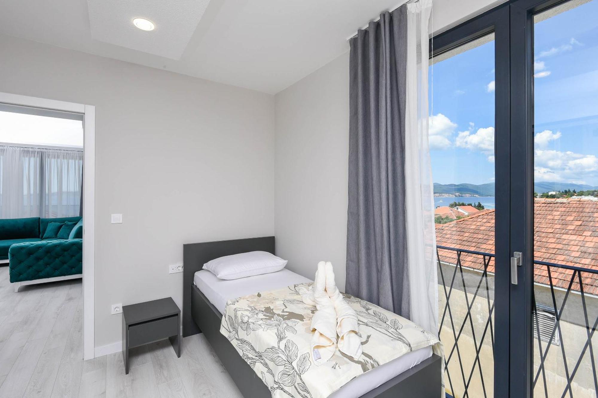 Sunny Day Luxury Holiday Apartments Orebic Exterior photo